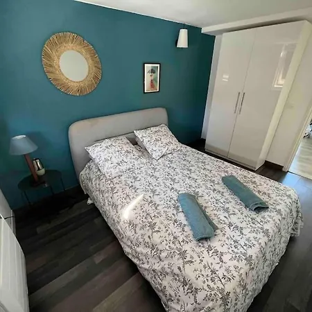 La Petite Place St Maurice *